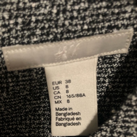 Ladies brand H&M size 8 dress sleeveless in a charcoal gray color. - Picture 4 of 4